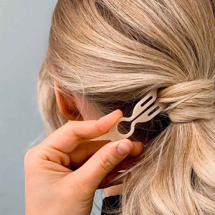 Discover the elegance of Fiona Franchimon Soft Beige № 1 HAIRPIN. Perfect for blondes and versatile for all hair types. Buy now at The DO Salon and enhance your hair styling. We ship Australia-wide.  Lifestyle