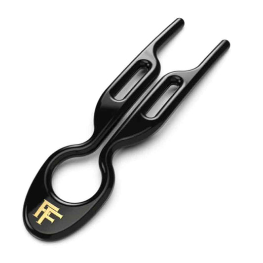 Elevate your hairstyling with Fiona Franchimon's Nº 1 HAIRPIN in Black. Unlock a new level of styling precision and hold. Suitable for all hair types. The DO Salon ships Australia-wide - Each box contains three hairpins! Upgrade your hairstyling now.