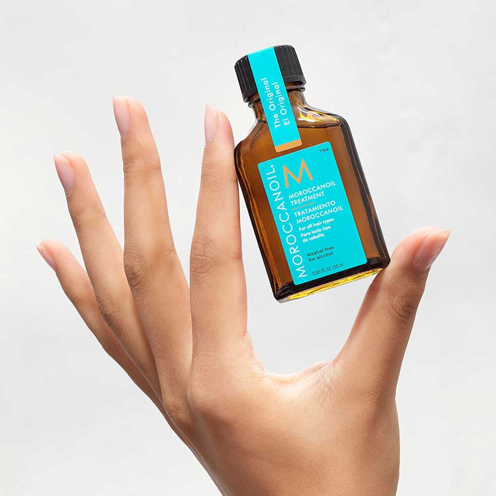 Treat hair to Moroccanoil Original Treatment, now in the Fairytale Mini Christmas Stocking Stuffer (25ml). Nourish, smooth, and boost shine by up to 118%. Available at The DO Salon in St Kilda, Melbourne. Shop online or in-salon now! 3