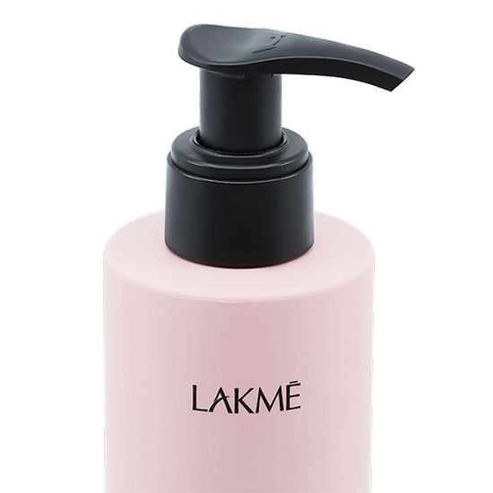 A protective conditioner that moisturises and nourishes colour-treated hair while locking in pigment with an anti-fading effect. Shield hair from the harmful effects of the sun and free radicals with Color Stay by Lakmé. Purchase today from colour experts The DO Salon, St Kilda and Bayside regions top